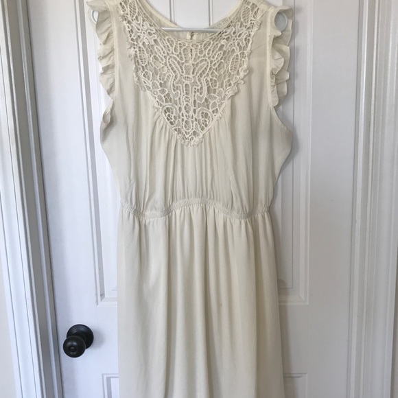 Forever 21 Dresses & Skirts - Cream lace detail dress
